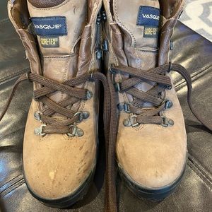 Vasque Gortex women’s boots size 8.5